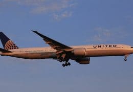 1024px-United_Airlines_Boeing_777-300ER,_N2341U_-_TPE_(36707838566)